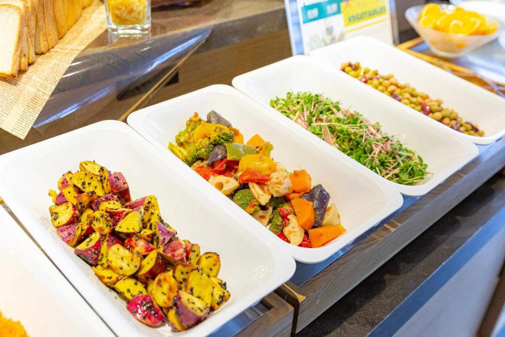 ホテルの敷地内または近くでの食事または食べ物