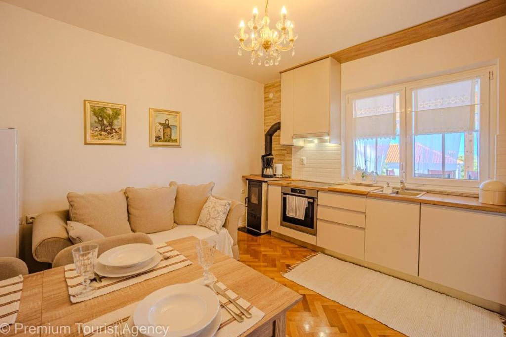 Kuchnia lub aneks kuchenny w obiekcie Sunset Apartment with Sea View
