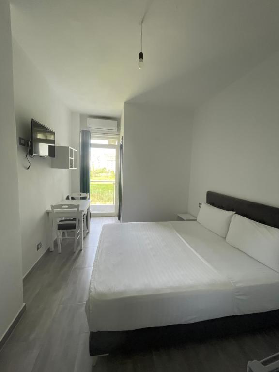 Postel nebo postele na pokoji v ubytování LUMNIK - Shengjin- Hotel & Apartments