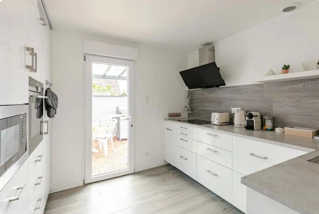 Kuchyň nebo kuchyňský kout v ubytování Maisonnette avec terrasse