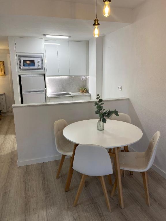 Fotografie z fotogalerie ubytování Acogedor apartamento con piscina compartida y opción a parking v destinaci Jaca