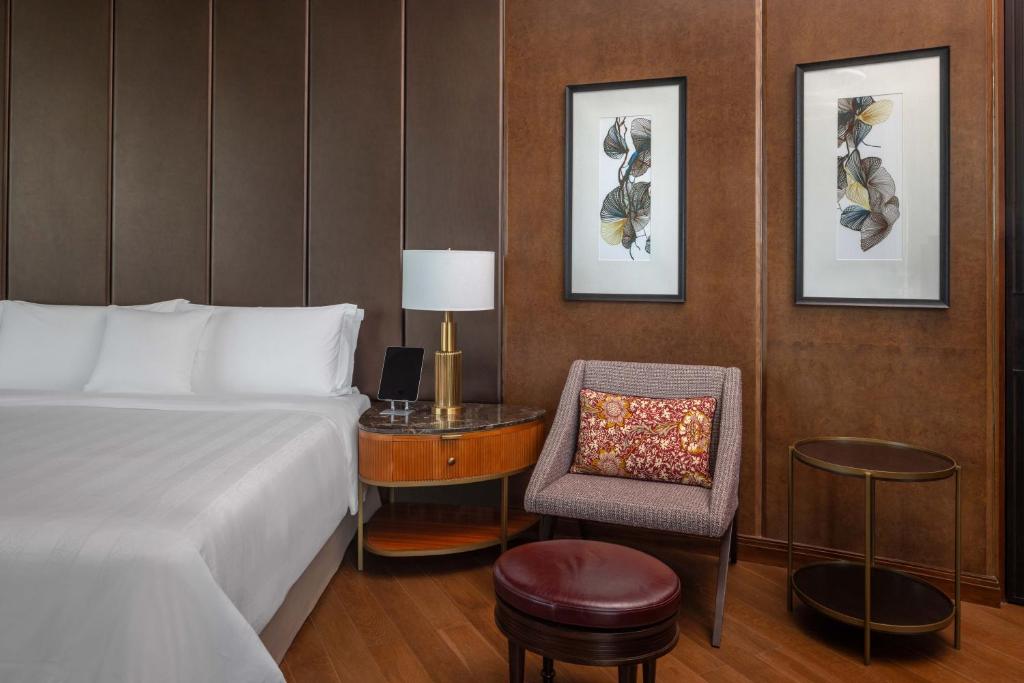 Postel nebo postele na pokoji v ubytování ITC Ratnadipa, a Luxury Collection Hotel, Colombo