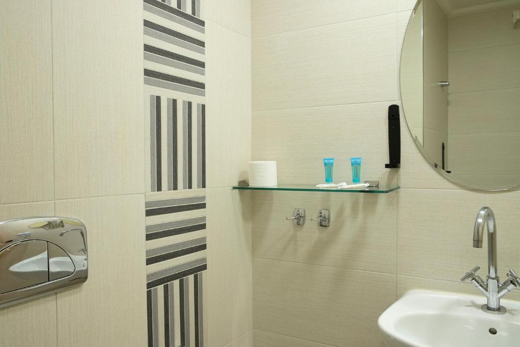 Koupelna v ubytování Dafni Plus Hotel