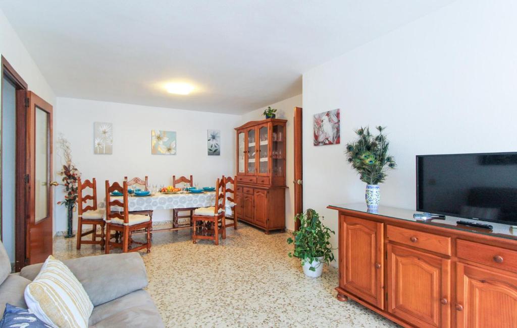 Μια τηλεόραση ή/και κέντρο ψυχαγωγίας στο Nice Apartment In Málaga With Wifi