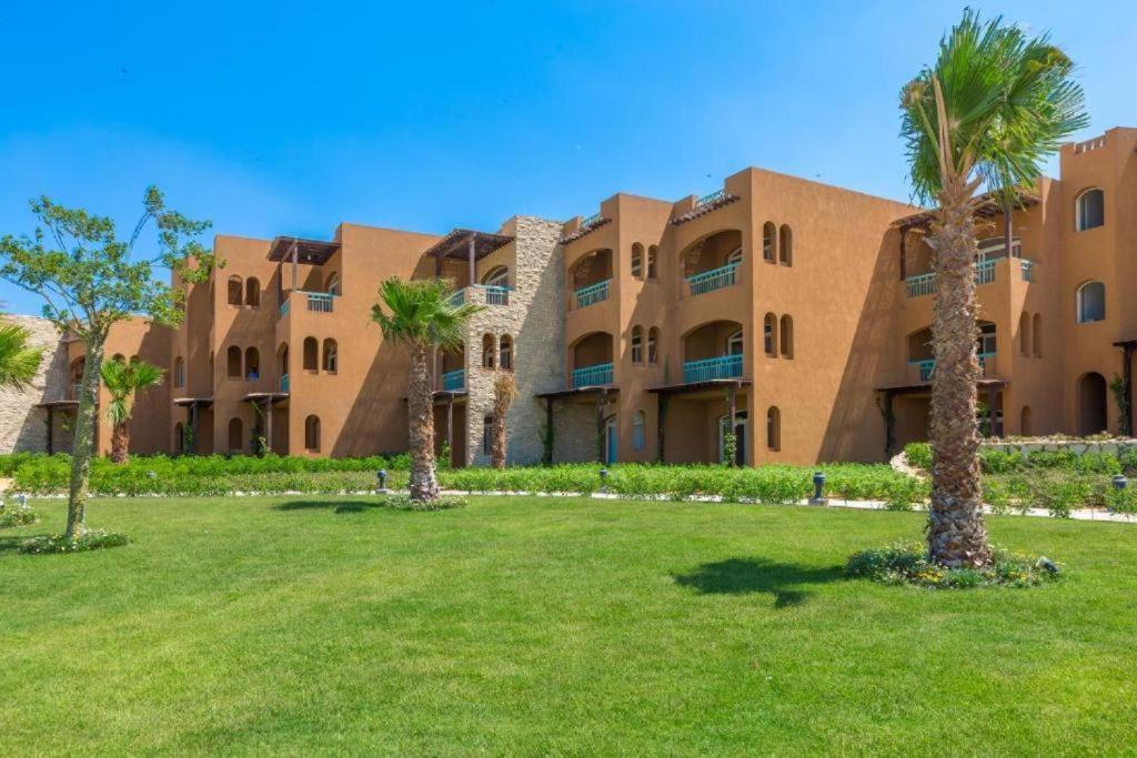 Zahrada ubytování Byoum Lake Side Hotel Room, Tunis Village, Fayoum