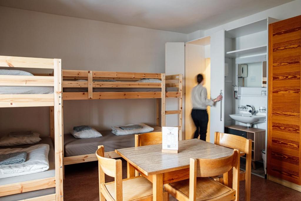 Postel nebo postele na pokoji v ubytování Gruppenhaus Lindenhof Churwalden