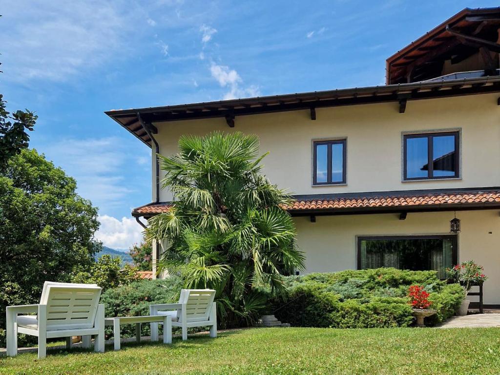 Vonkajšia záhrada v ubytovaní Villa Sarchi