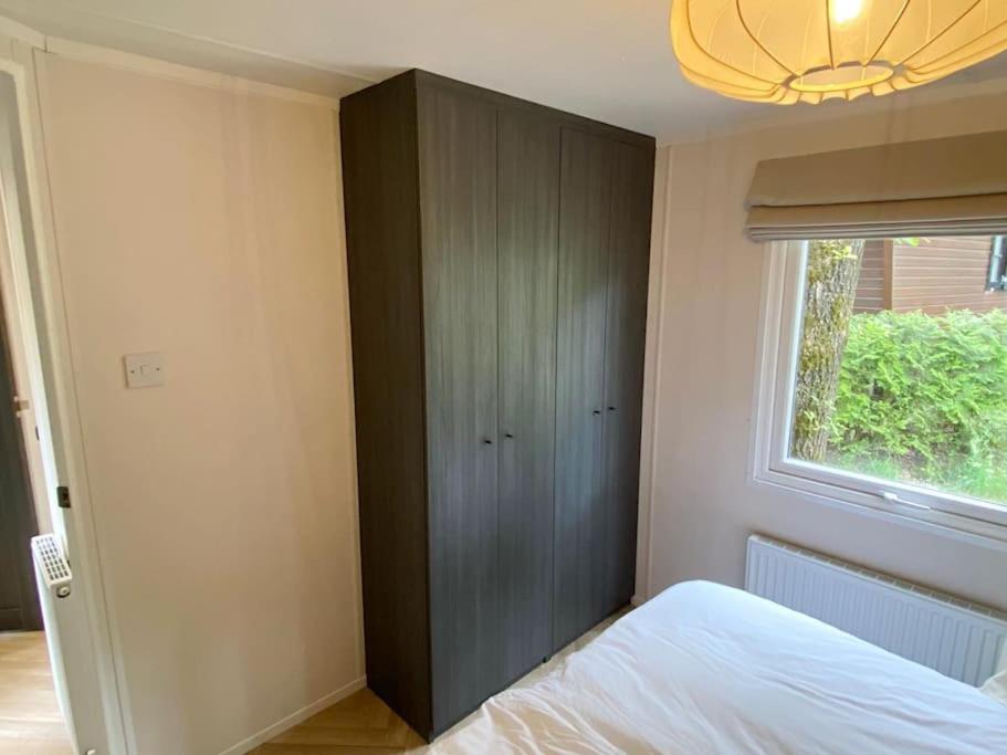 Postel nebo postele na pokoji v ubytování Noya Tinyhouse Veluwe Hoenderloo