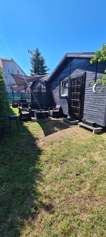 a house with a porch and a picnic table in a yard at u Anny Pionierów 8B in Mielno