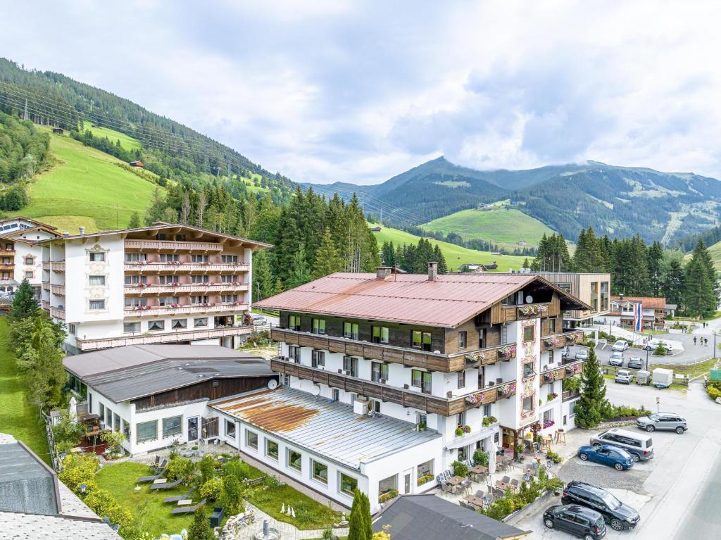 Nespecifikovaný výhled na hory nebo výhled na hory při pohledu z hotelu