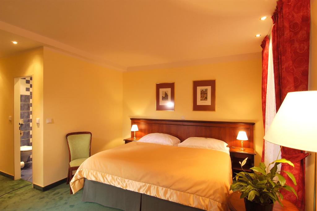 Katil atau katil-katil dalam bilik di EA Hotel Jeleni Dvur Prague Castle