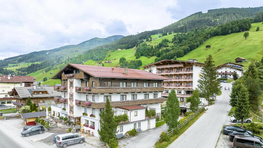 Nespecifikovaný výhled na hory nebo výhled na hory při pohledu z hotelu