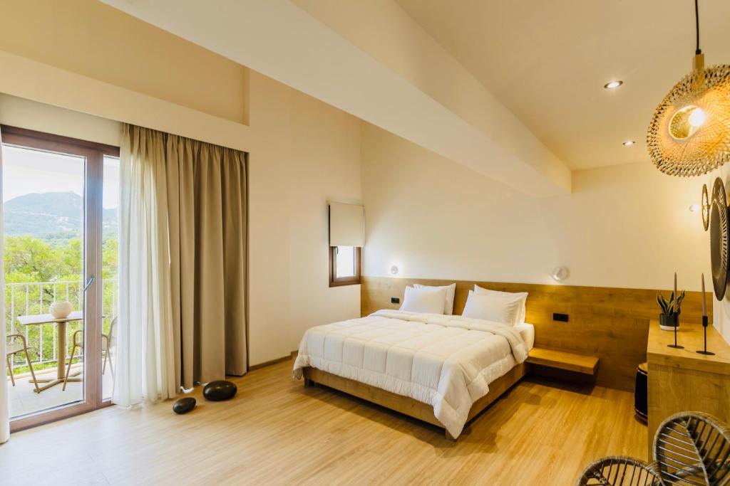 Postel nebo postele na pokoji v ubytování PARGA SUITES