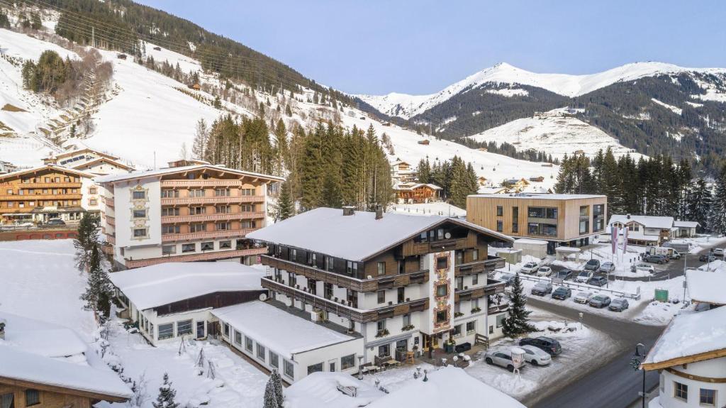 Nespecifikovaný výhled na hory nebo výhled na hory při pohledu z hotelu