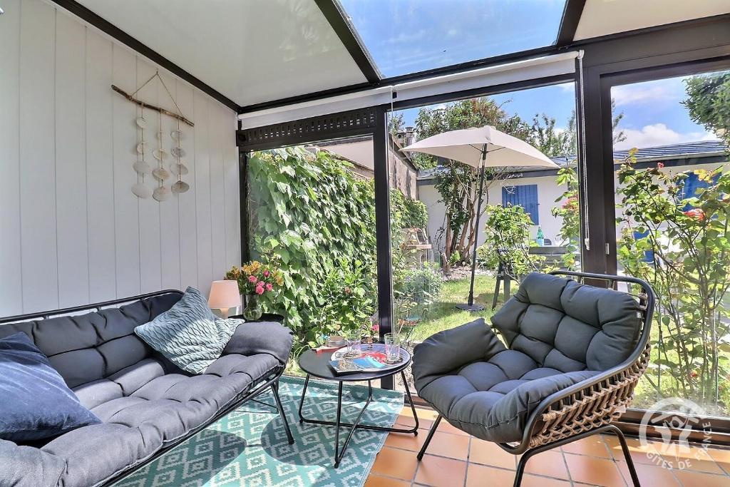 Posezení v ubytování Le petit cottage