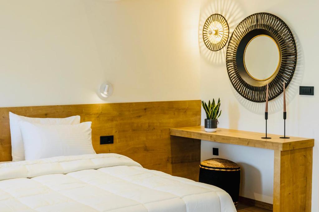 Postel nebo postele na pokoji v ubytování PARGA SUITES