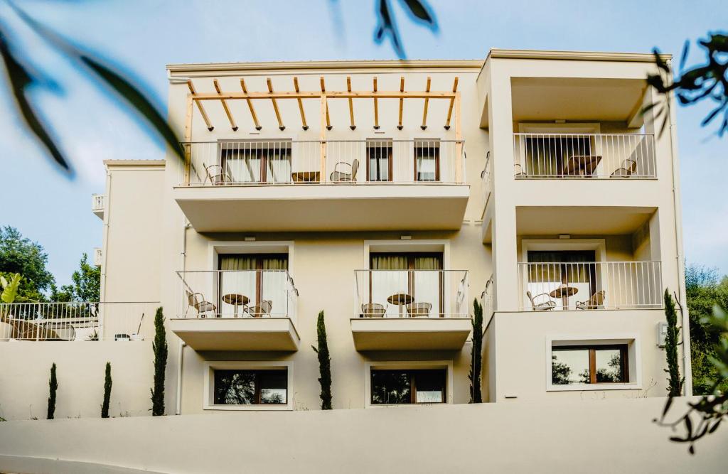 Balkón nebo terasa v ubytování PARGA SUITES