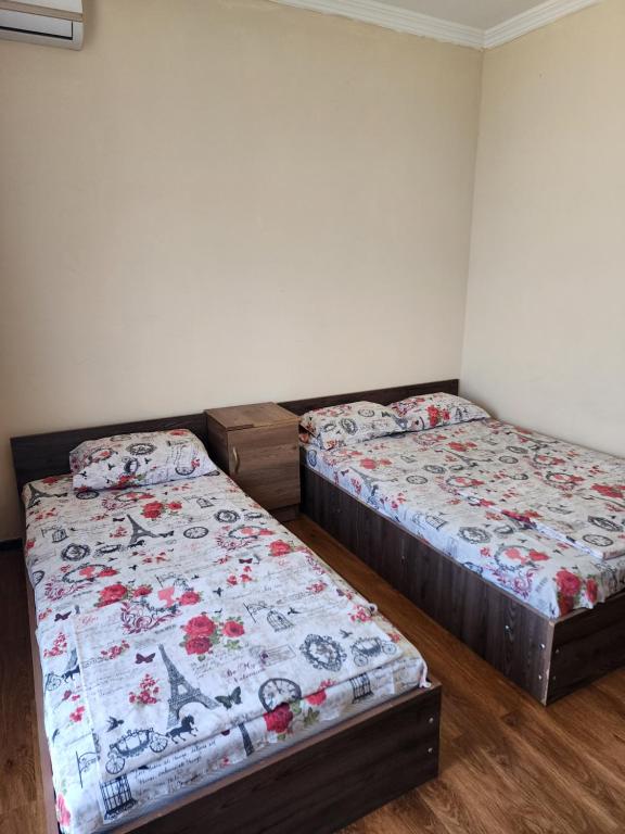 Postel nebo postele na pokoji v ubytování Vizitori Hotel