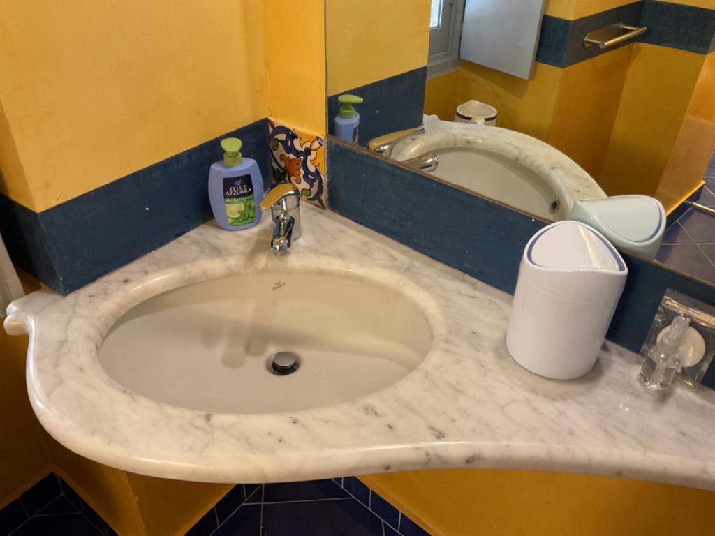 Kúpeľňa v ubytovaní Bed & Breakfast Scià Dina
