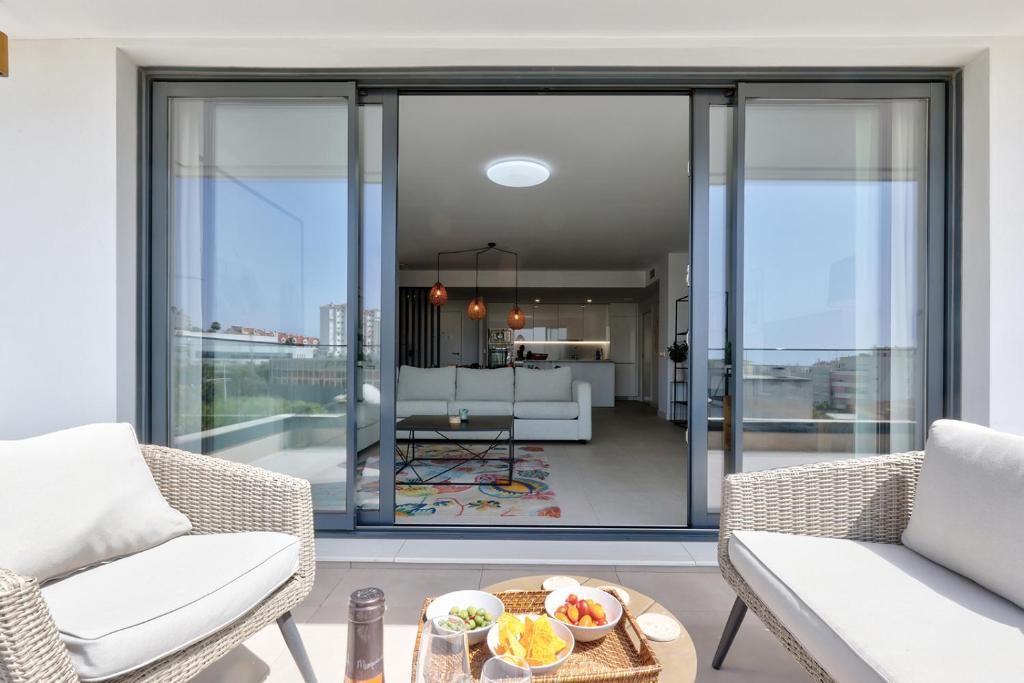 Posedenie v ubytovaní Estepona Place - Spacious family city apartment