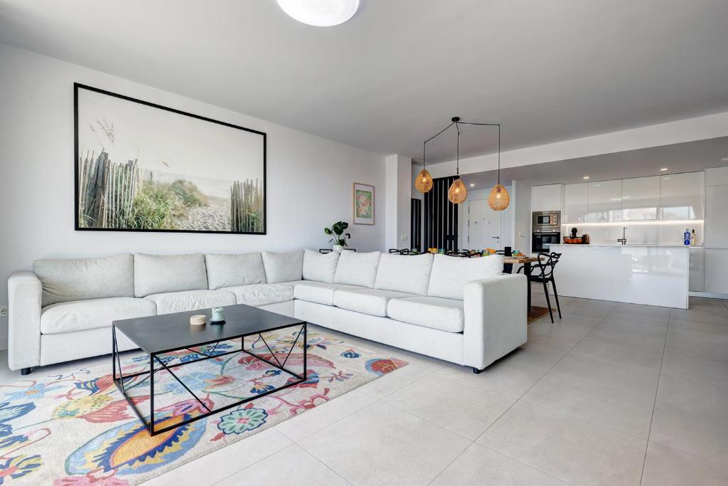 Kuchyňa alebo kuchynka v ubytovaní Estepona Place - Spacious family city apartment