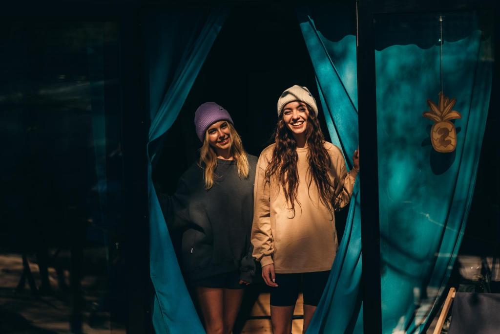 Hosté ubytování Klimatyzowane Surf Domki - Maszoperia Sun4Hel - Letnia Baza SnowShow na Półwyspie Helskim