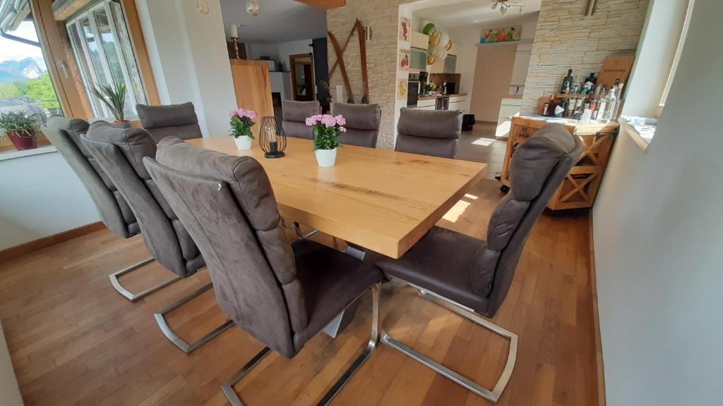Posezení v ubytování Ferienhaus Goldener Anker Unterach am Attersee