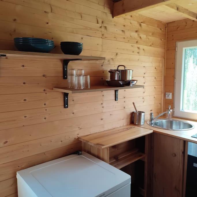 Kuchyň nebo kuchyňský kout v ubytování Nuit insolite en Tiny House