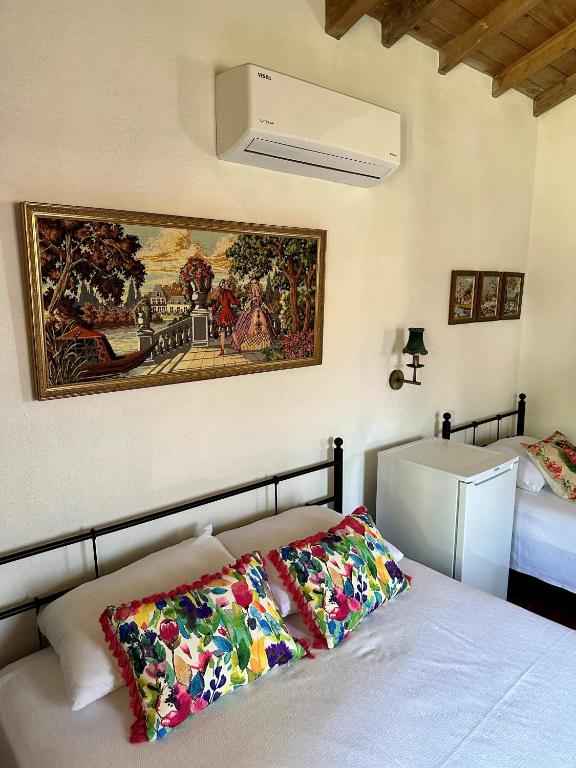 Postel nebo postele na pokoji v ubytování Ilios Guest House