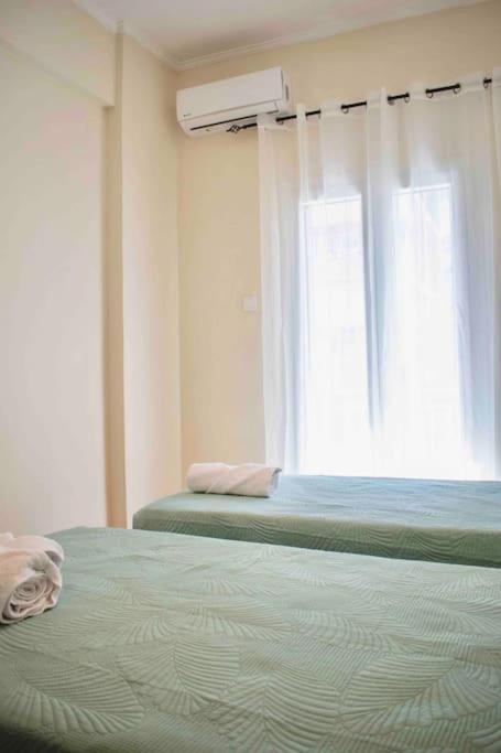 Postel nebo postele na pokoji v ubytování Metaxa apartment