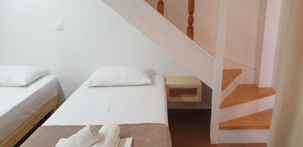 Postel nebo postele na pokoji v ubytování Apart-Hotel Llazari