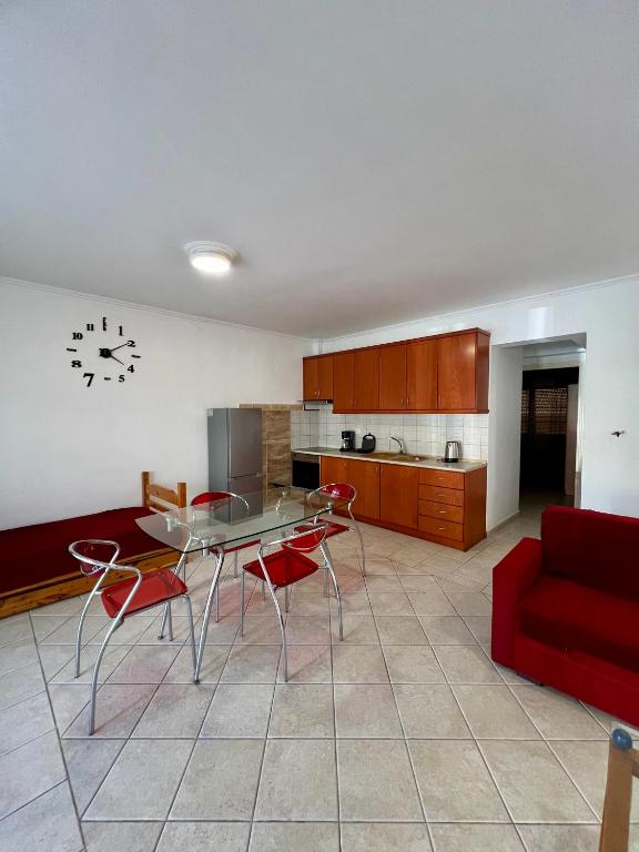 Hercules Apartments, Néa Péramos (updated prices 2024)