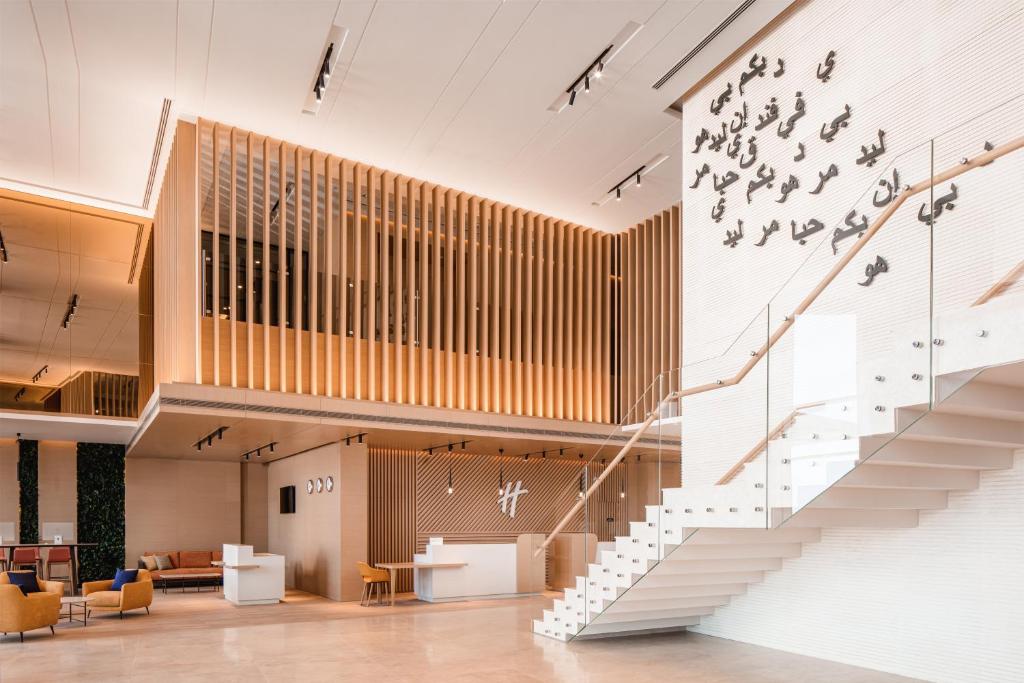 Holiday Inn & Suites - Dubai Science Park by IHG - Resim 2