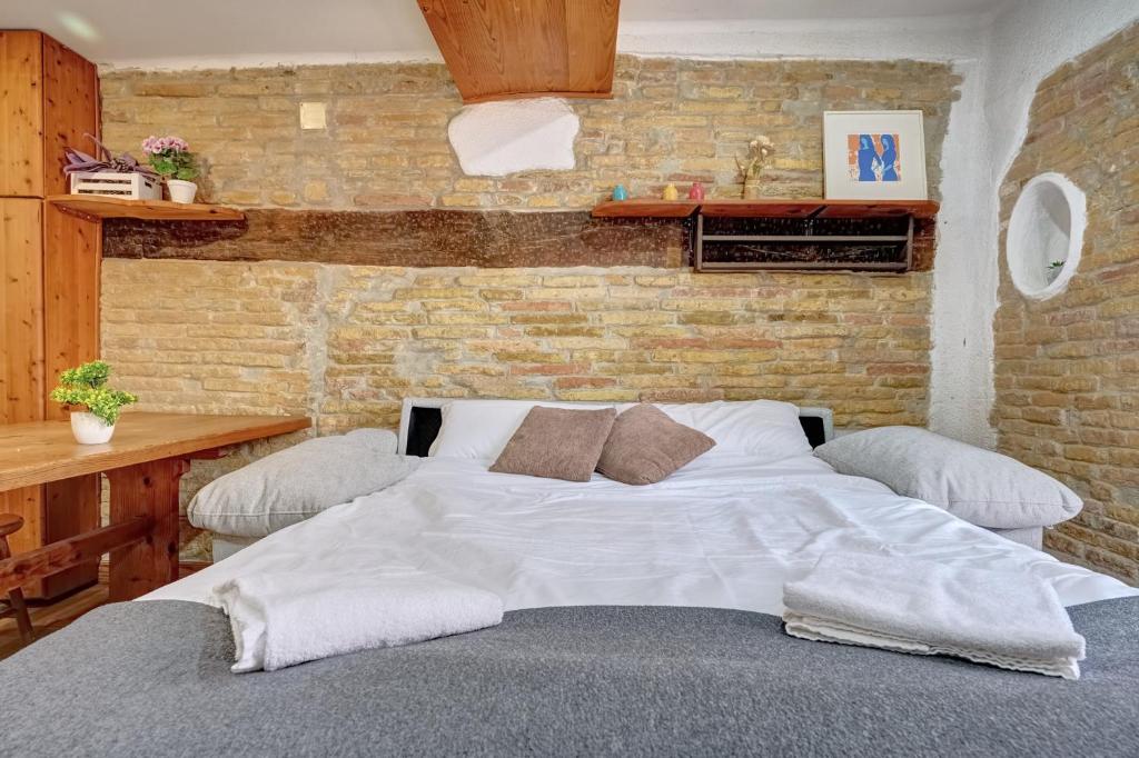 Postel nebo postele na pokoji v ubytování Casa Ana Mari II by Clabao