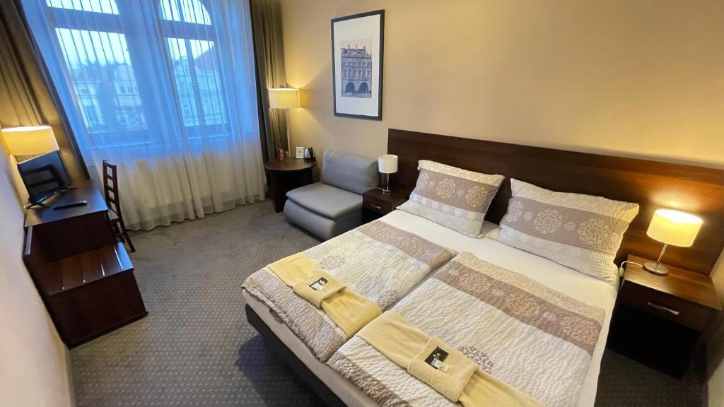 Postel nebo postele na pokoji v ubytování Hotel Zlatý Anděl