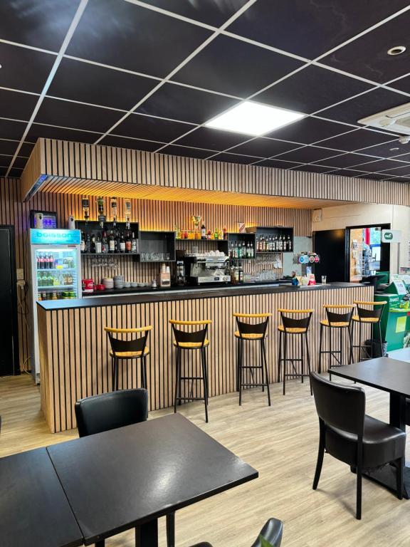 Lounge nebo bar v ubytování La Cascade