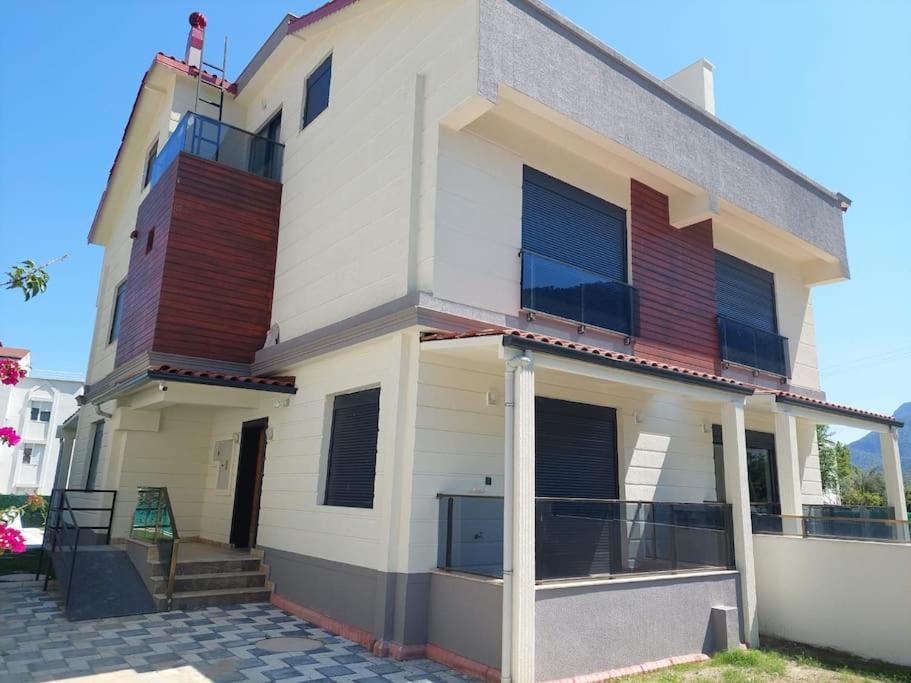 تصویر اتاق‌های Villa Isra 5 plus 1 Bedroom Villa Private Pool and Garden - تصویر ۲