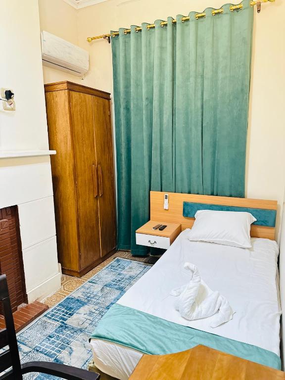 Postel nebo postele na pokoji v ubytování Zoser hostel