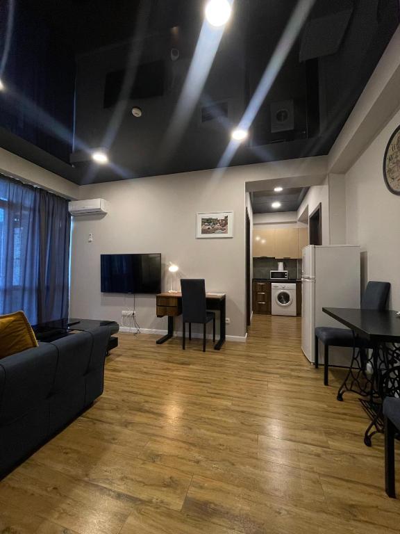 Apart Hotel West - Two-Bedroom Suite