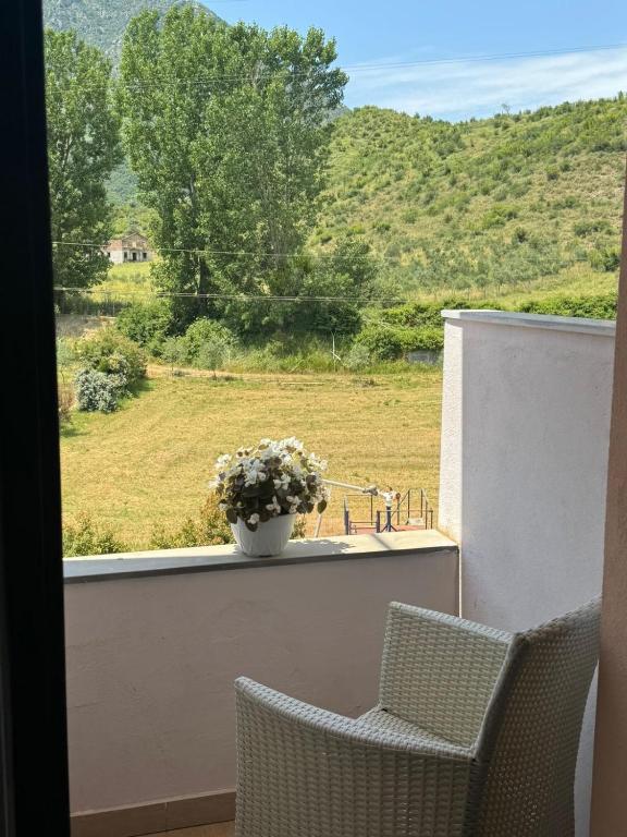 Nespecifikovaný výhled na hory nebo výhled na hory při pohledu z hotelu