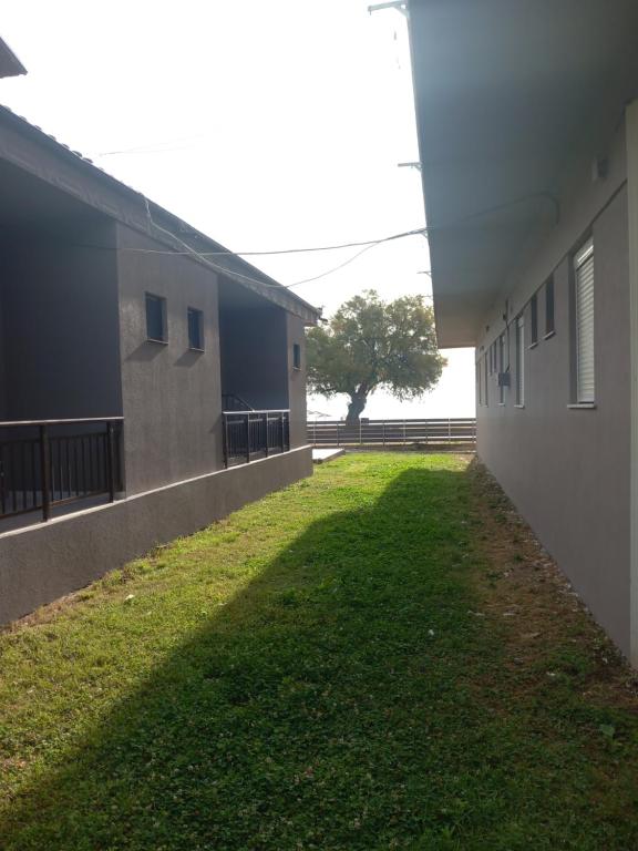 Budova, kde se aparthotel nachází