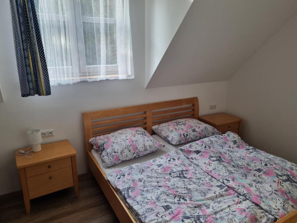 Postel nebo postele na pokoji v ubytování Chatky a apartmány Apollo na Vysočině