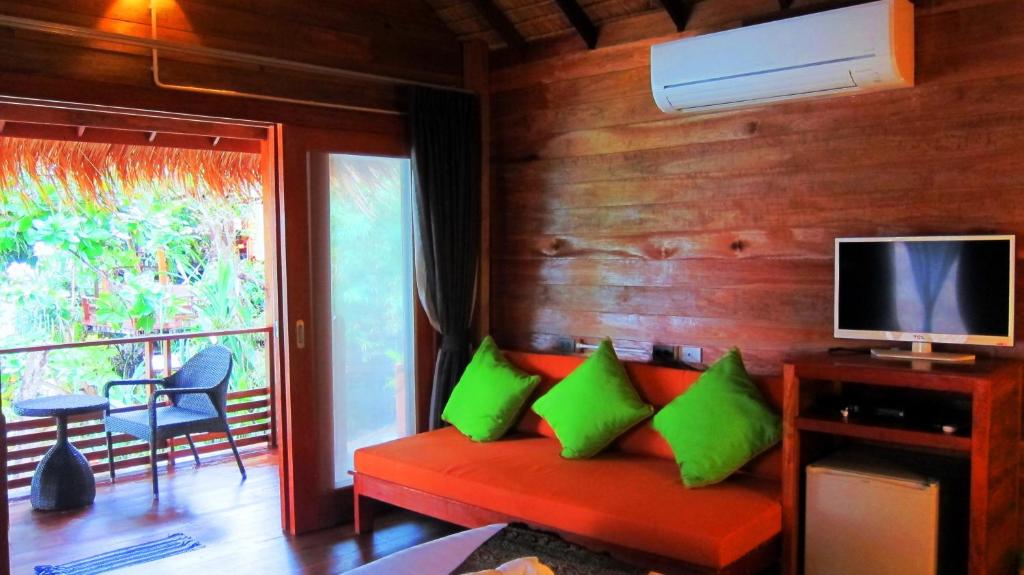 Ten Moons Lipe Resort - 10