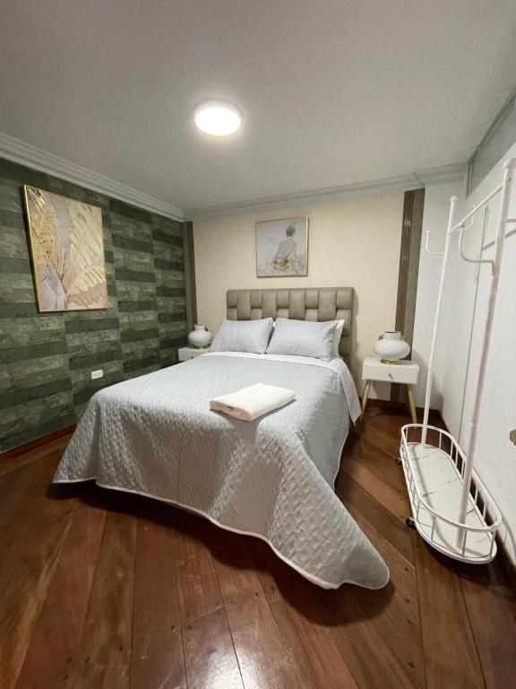 Postel nebo postele na pokoji v ubytování Leo room
