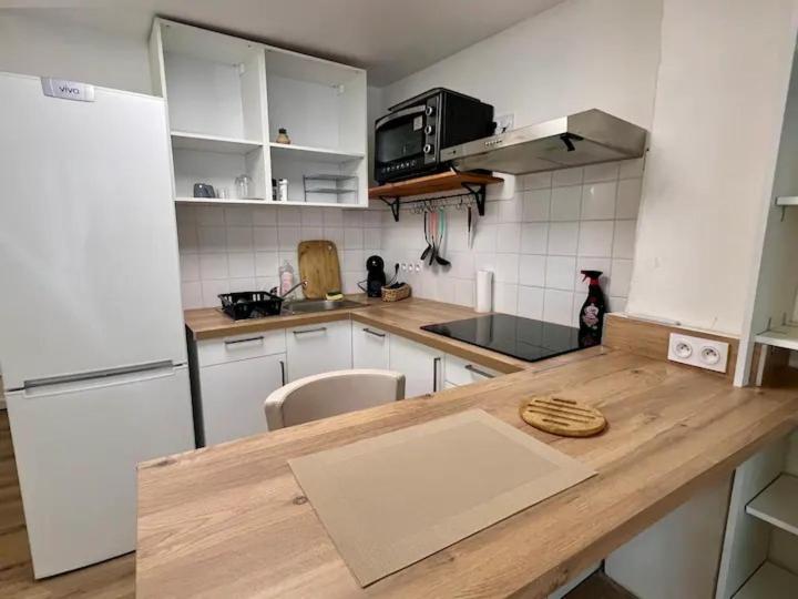 Kuchyň nebo kuchyňský kout v ubytování Studio centre historique à Carpentras