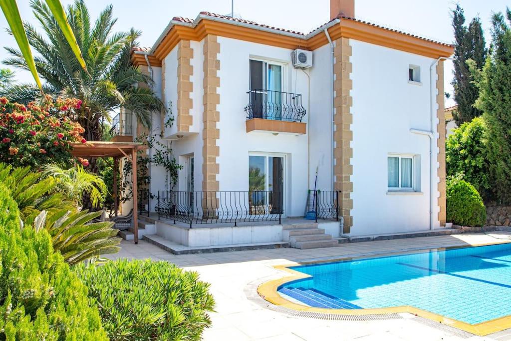 Villa with private pool 3 bedroom Karsiyaka North Cyprus, Vasilia