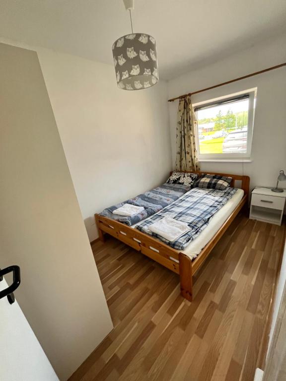 Ένα ή περισσότερα κρεβάτια σε δωμάτιο στο Myklebostad