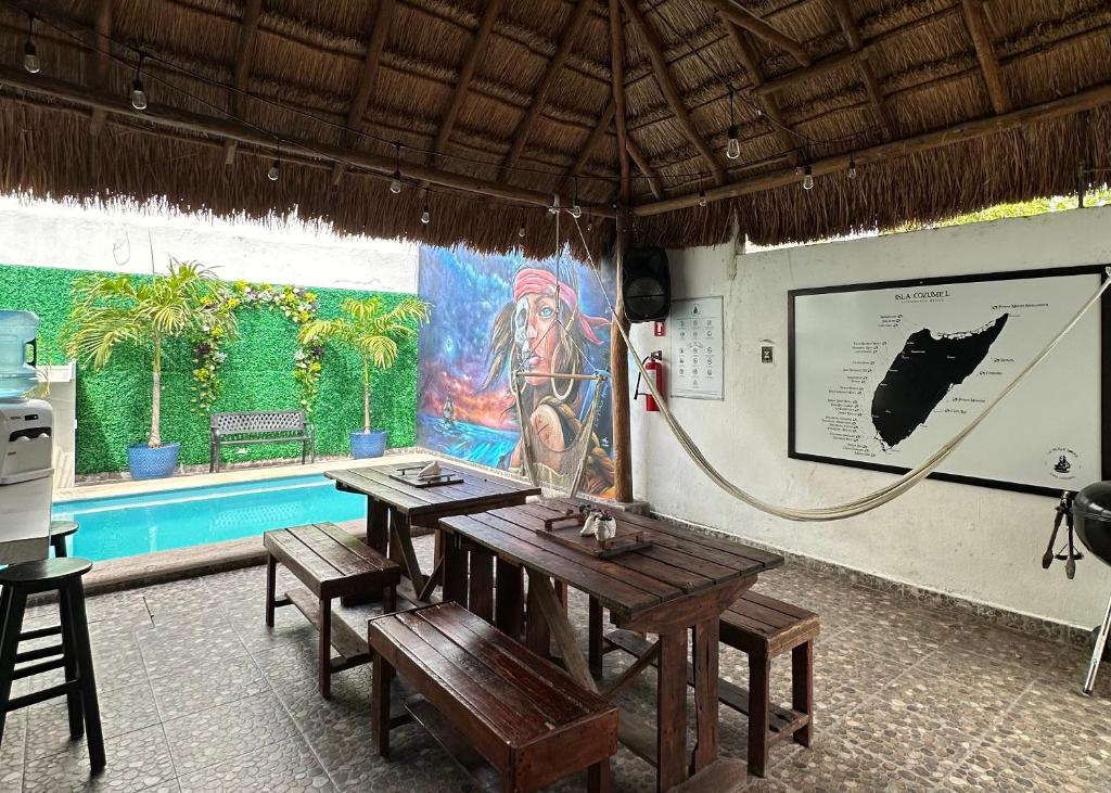 Bazén v ubytování La Perle Noire - Dive Hotel Cozumel nebo v jeho okolí
