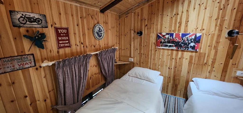 Postel nebo postele na pokoji v ubytování Hotel London