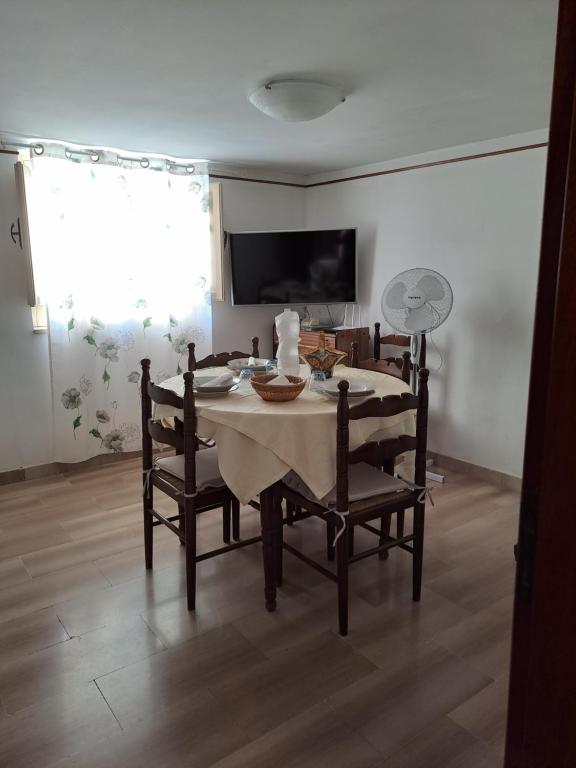 A television and/or entertainment centre at La dimora di nonna Giuseppa